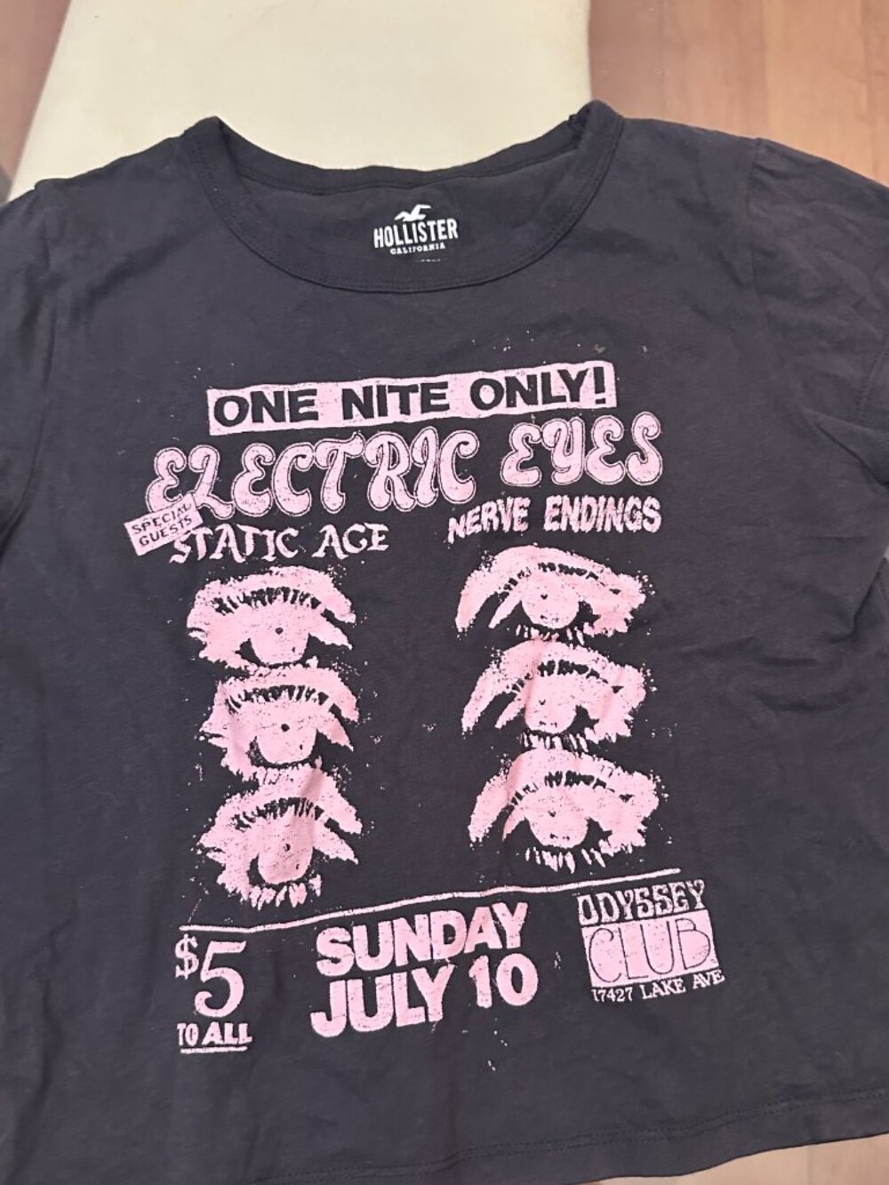 Hollister Womens Graphic Baby Tee XS Gray Electric Eyes Concert Retro Y2K‎